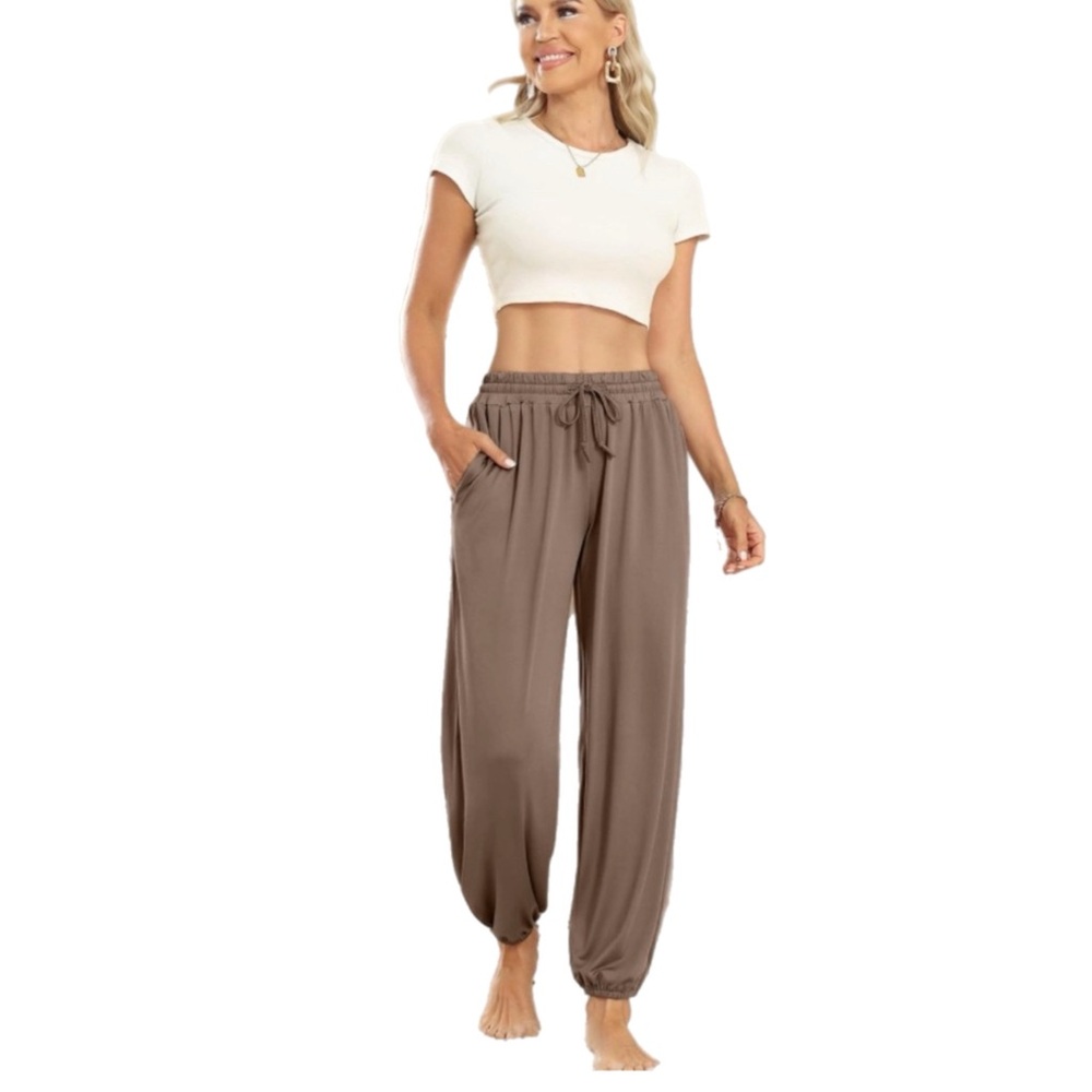 NWOT Women’s Cafe Mocha, Butter Soft, Elastic Waist Yoga Joggers with Pockets